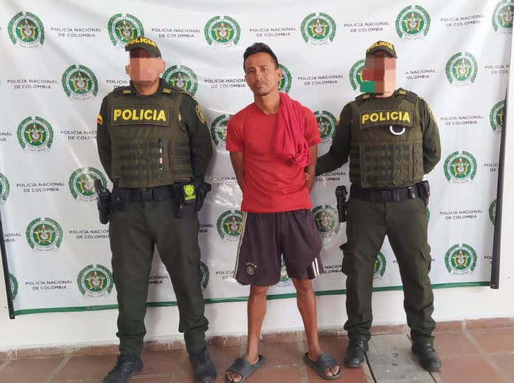 Le habría pegado a su mamá