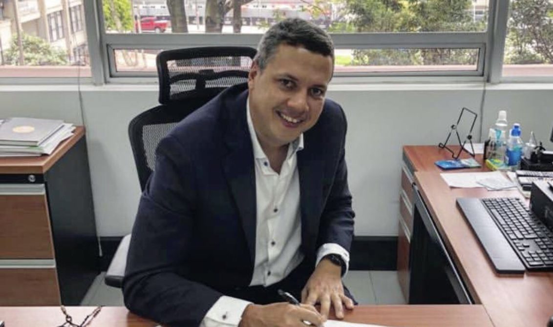 Otro candidato del grupo de Marcos Daniel que se retira