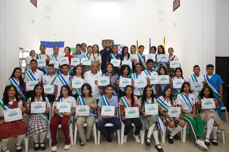 Gobernador posesionó a 'Contralores Estudiantiles 2023'