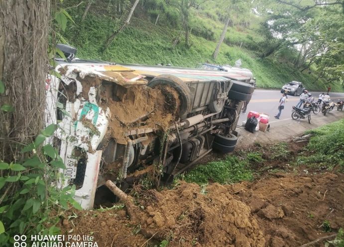 Bus intermunicipal se accidentó en la vía Montería-Arboletes
