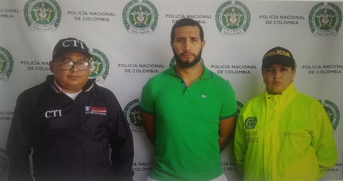 La habría golpeado y accedido sexualmente