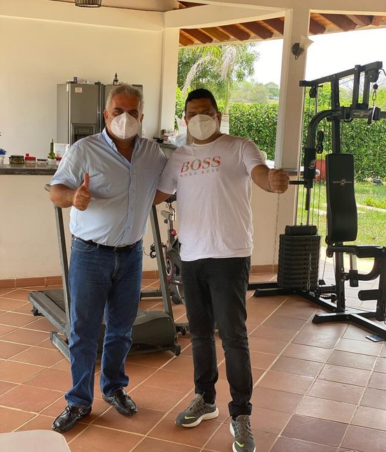 También hubo reconcilio con Jhonny Besaile
