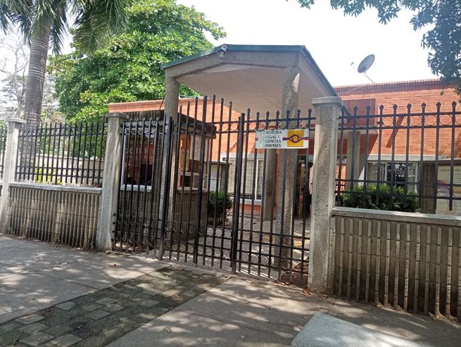 La encontraron muerta en la casa