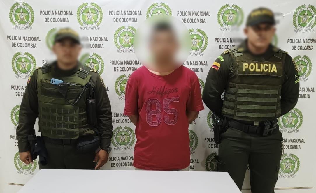 Lo señalan de amenazar con un machete a una menor