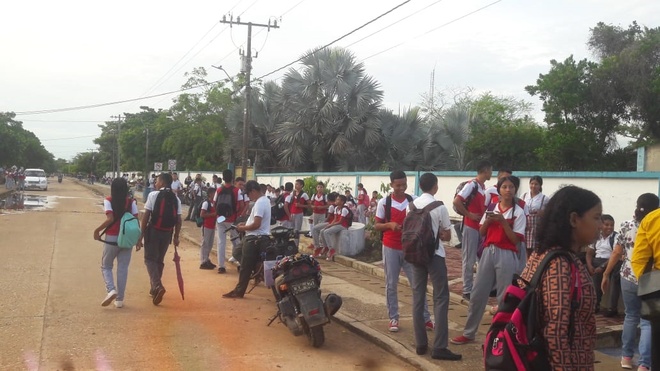 Falta de docentes y de transporte afecta los estudiantes en Caimito