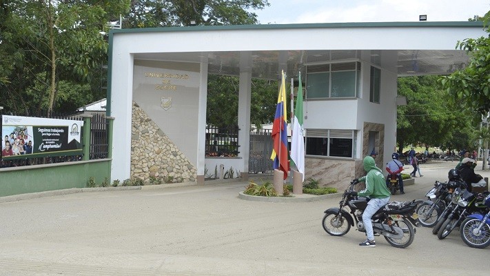 Rifirrafe entre docentes: los de Aspu pararon; los de Docus, no