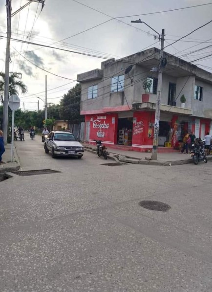 Sicarios se le acercaron y le cayeron a tiros