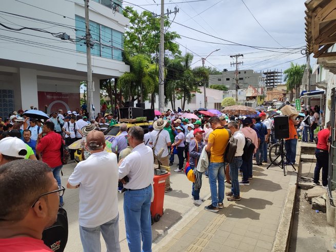 Docentes marcharon para exigir mejor servicio de salud y atención de la Gobernación