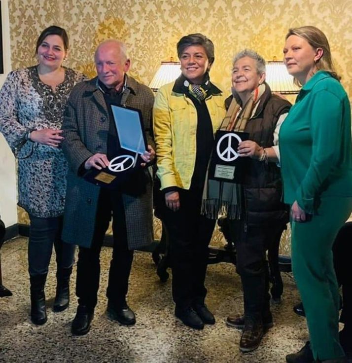 Sonrisas de Colores les hizo reconocimiento