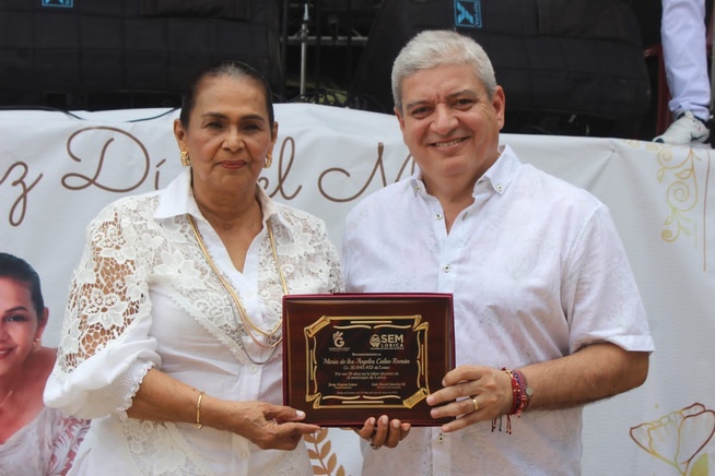 50 años de servicio a la educación