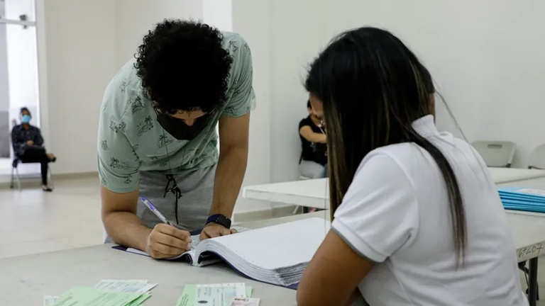 En vilo unos 2 mil estudiantes sucreños