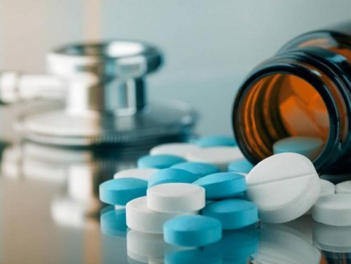 Petro pide a la Fiscalía investigar falta de compra de medicamentos