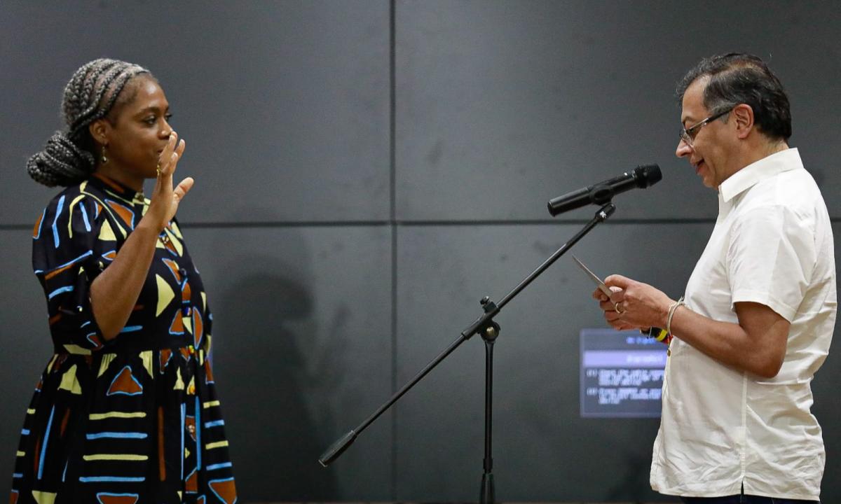 Aurora Vergara se posesionó como ministra de Educación