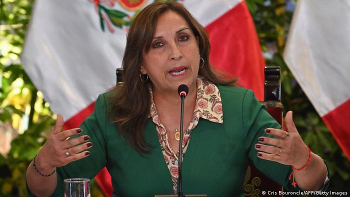 Dina Boluarte propone adelantar las elecciones para este año