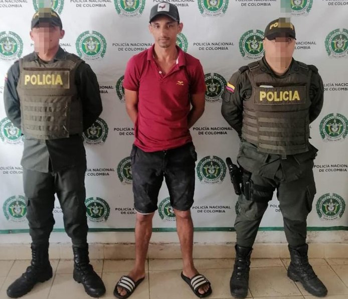 Le habría pegado a su mamá