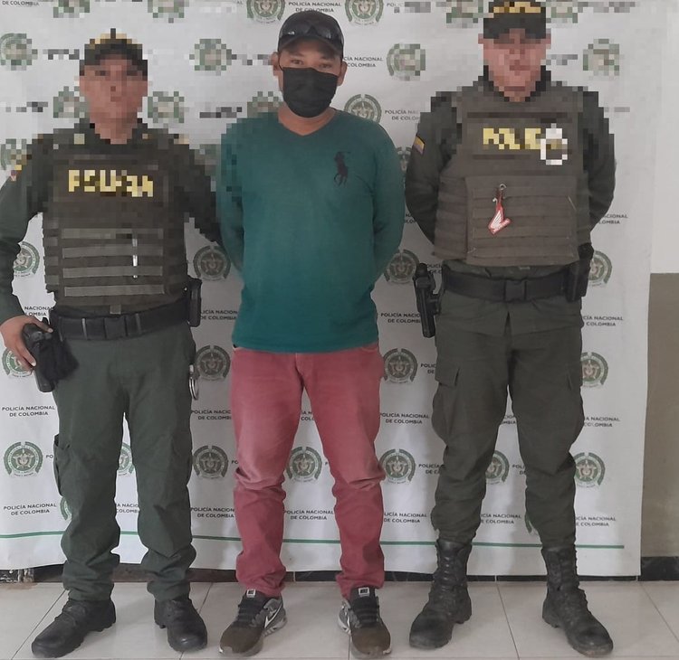 Le figuraba una orden judicial por actos sexuales