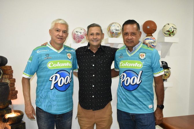 Pompilio Páez firmó con Jaguares