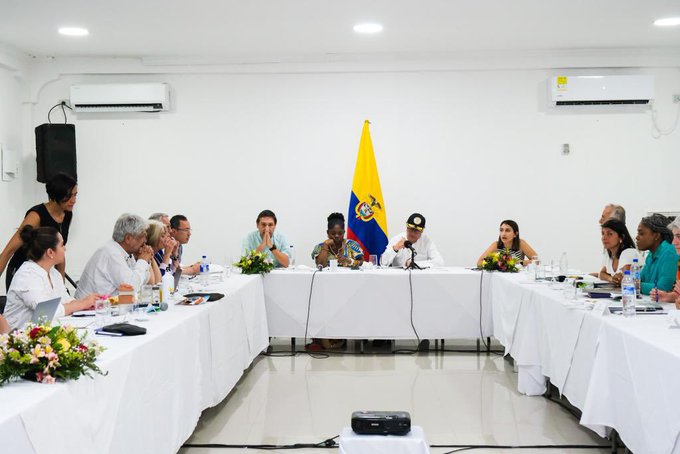 Gustavo Petro se comprometió a caracterizar la pequeña y mediana minería en el Bajo Cauca antioqueño