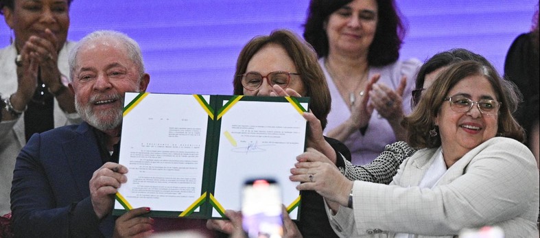 Lula sanciona ley que establece igualdad salarial entre hombres y mujeres