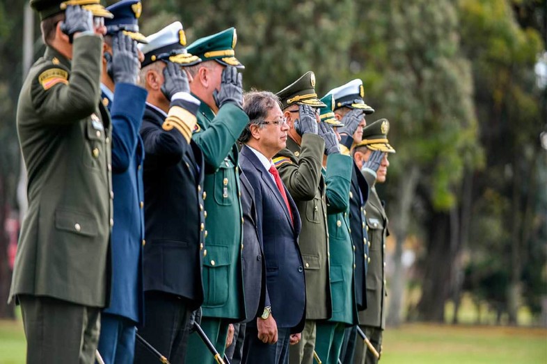 Gobierno de Petro golpea los subsidios de militares y policias