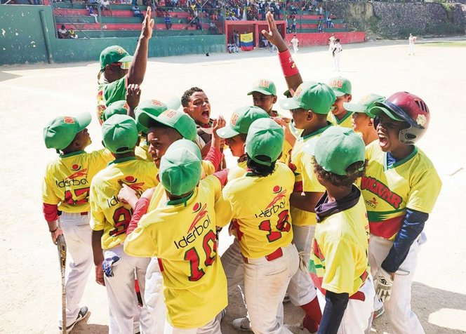 Bolívar arrasó en el Nacional<br>de Béisbol Sub-8 y Sub-10