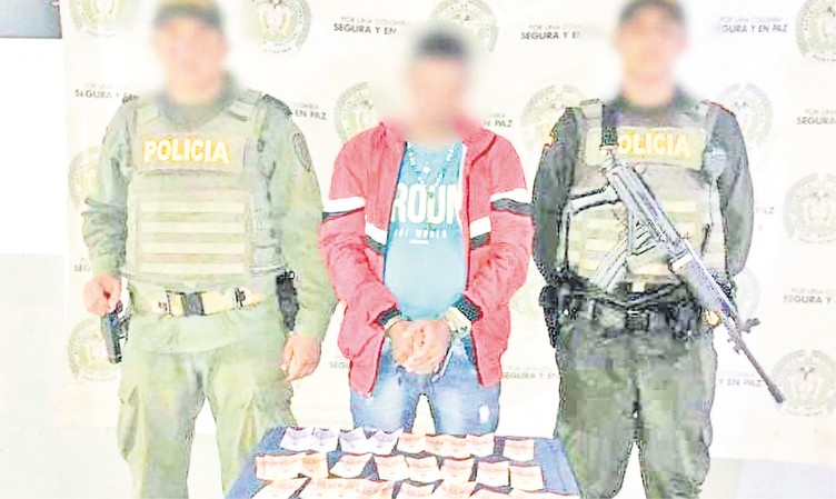 Cayó con panfletos, sería de las AGC