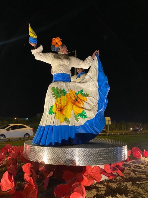 Montería estrena escultura en tributo al Porro