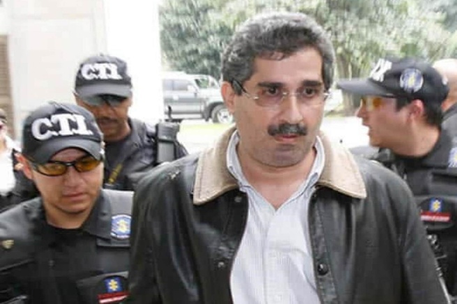 No seguirá ejerciendo la defensa de Arana
