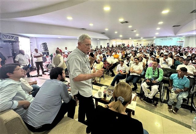 Expresidente Uribe propone consultar a los colombianos la reforma a la salud