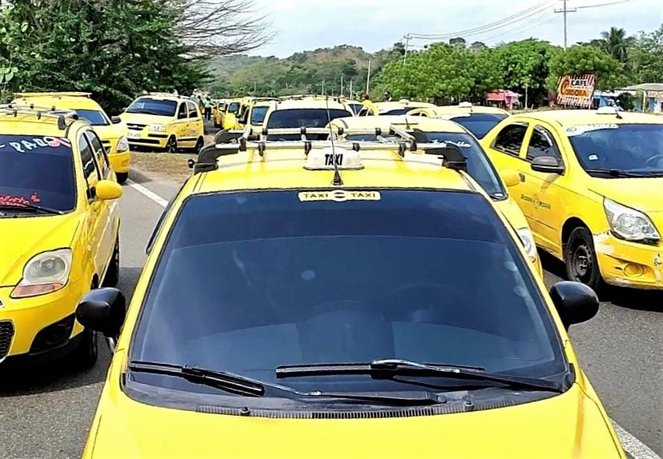 Alianza de taxistas apoya el día sin moto