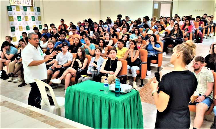 Universitarios de Sucre le apuntan a Canadá
