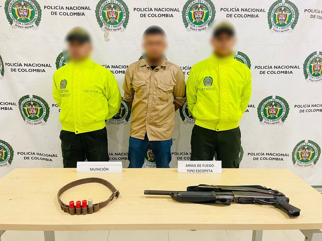 Capturan a un hombre por porte ilegal de armas