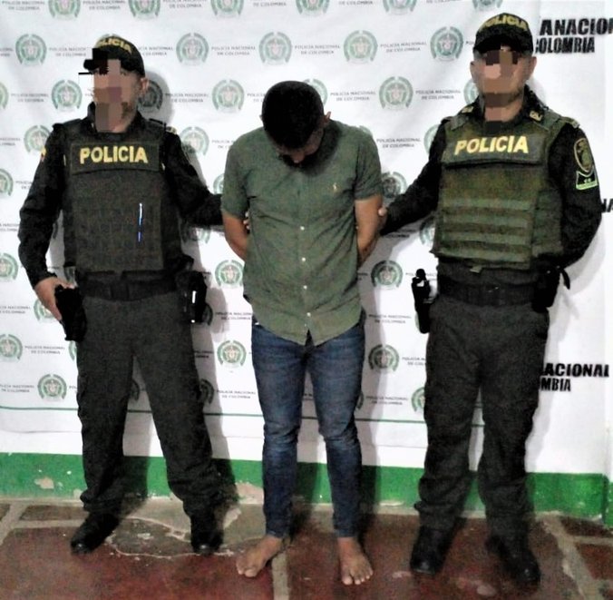 Arremetió contra una motocicleta