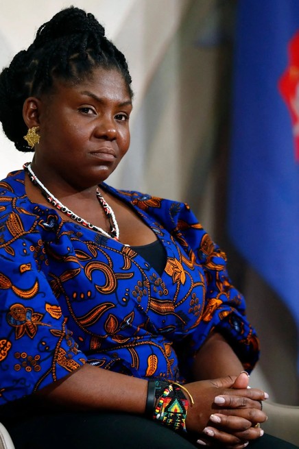 Numerosa comitiva de Francia Márquez