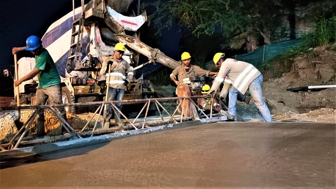 Concreto al par vial San Carlos