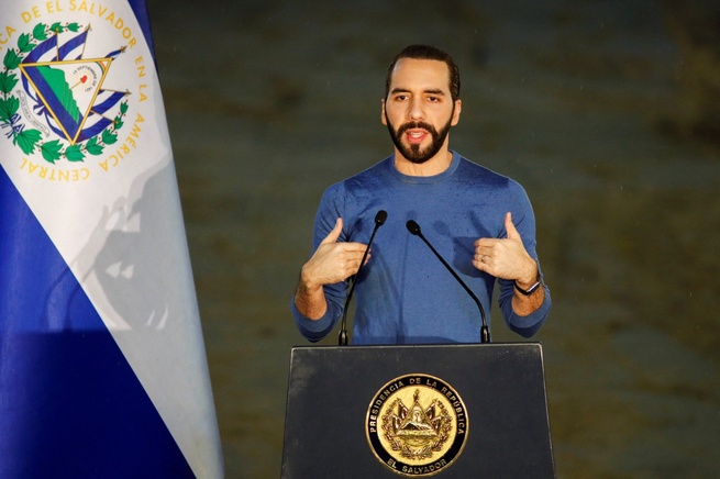 Nayib Bukele inscribe su precandidatura para buscar reelección en El Salvador