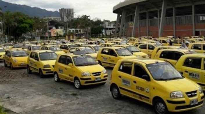 Tras amenaza de paro, taxistas se reunirán con el gobierno