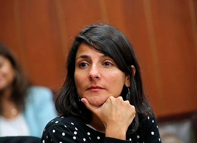 Confirmado, Irene Vélez sale del ministerio de Minas