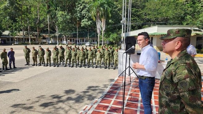 Alcalde recorriò varias estaciones de la Policía en Montería