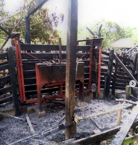 Criminales prendieron fuego a corrales de finca en Montería