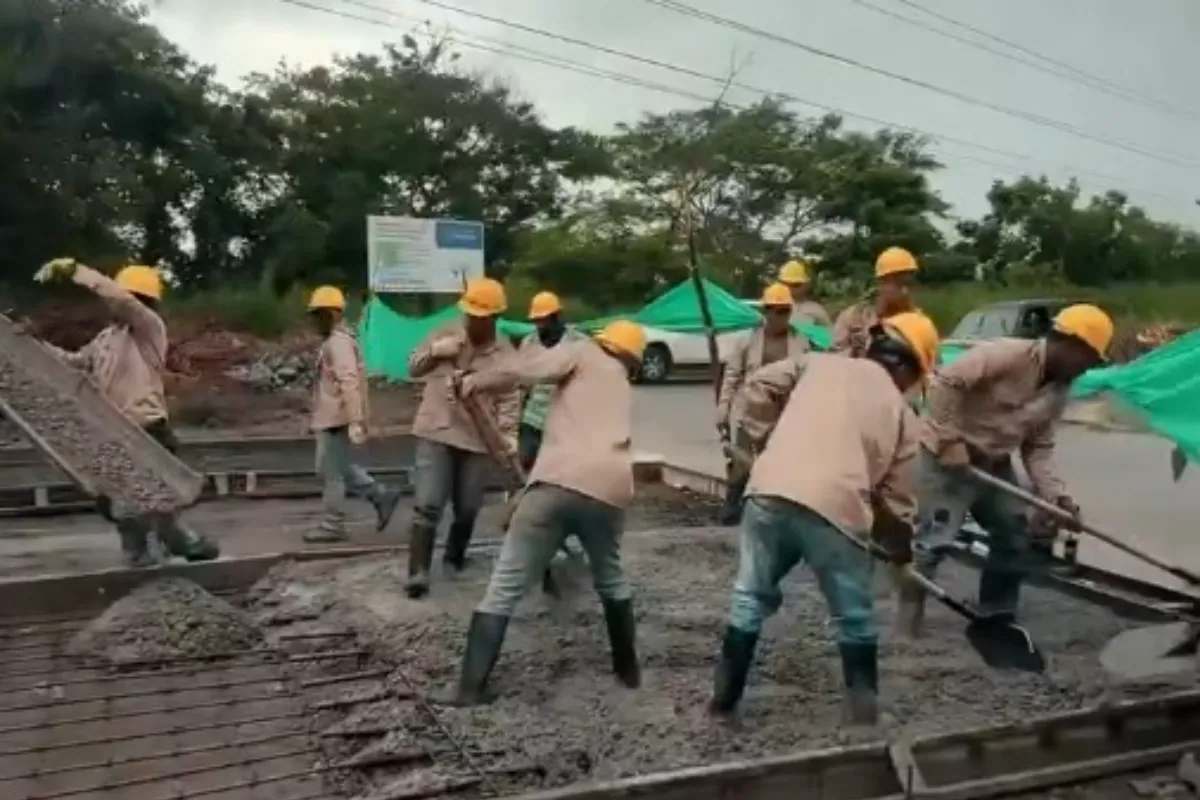 'La Trochita' ya tiene 65 metros de pavimento