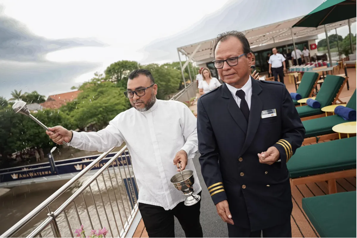 En Mompox bautizaron al crucero AmaMagdalena