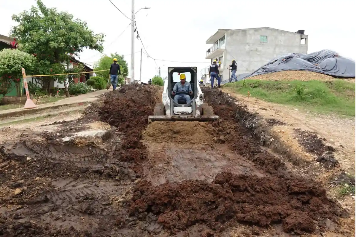Por la I.E. Altos del Rosario, se inició nuevo proyecto de mejoramiento de la malla vial