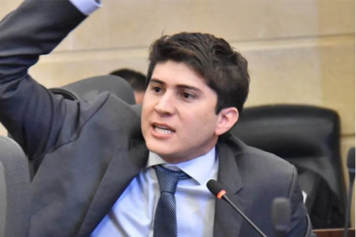 Manzur en investigación contra presidente Petro