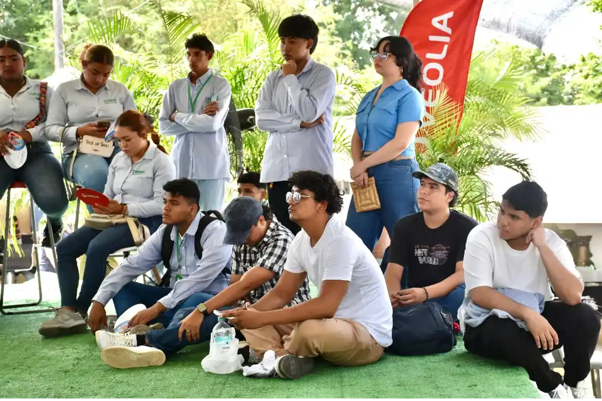 Veolia se lució en la Feria de la Ganadería con su stand educativo y la ruleta de descuentos para usuarios