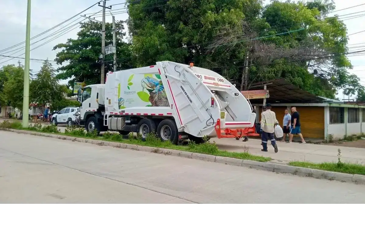Tolú estrena carro compactador