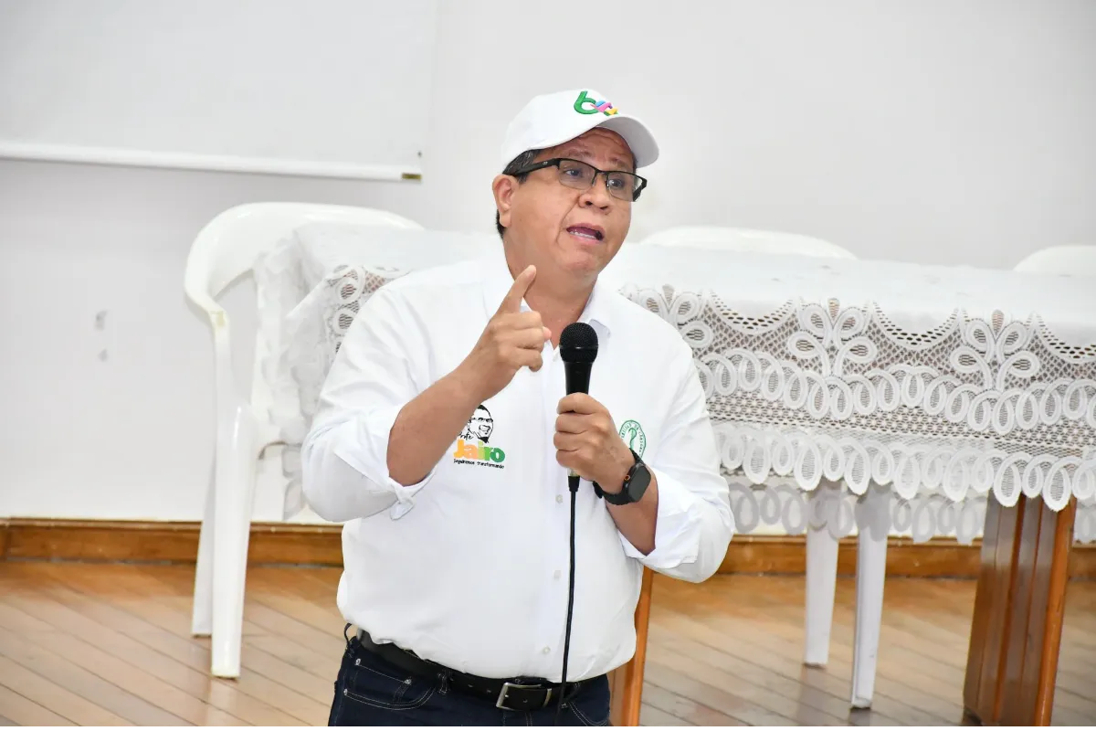 Rector gana pulso por agravios de estudiantes