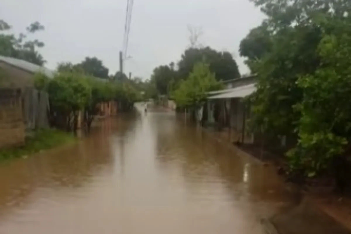 Fuerte lluvia causó estragos en barrios de Galeras