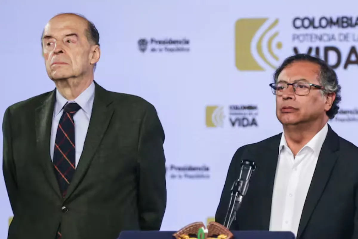 "Aspiro a que el presidente se vaya": excanciller Álvaro Leyva