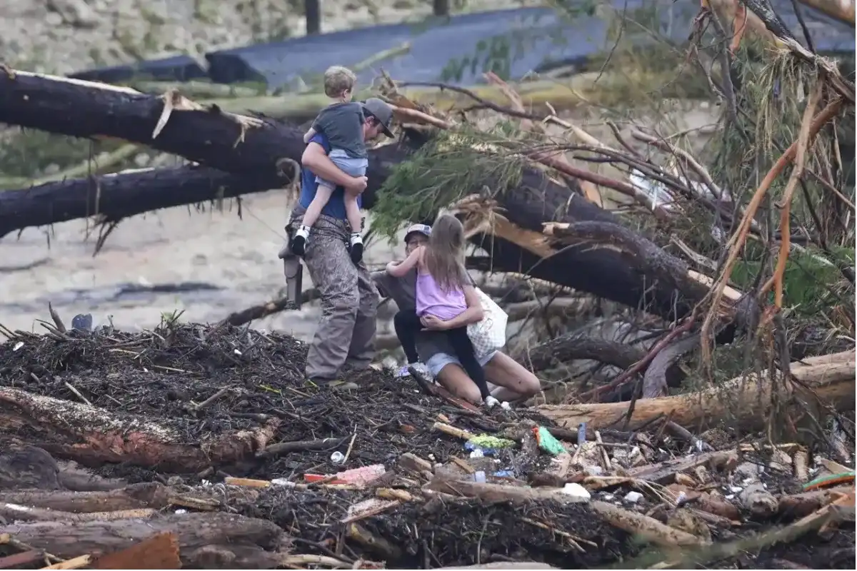 Aumentan a 109 los muertos por las inundaciones en Texas